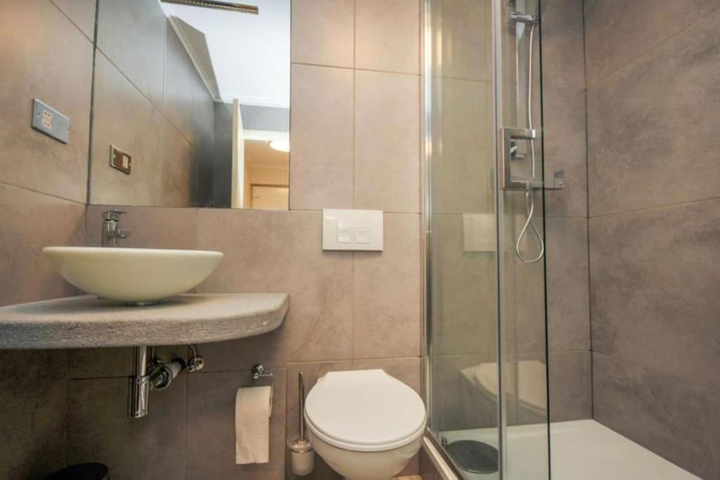 Morden Flat Close To Dlr Station With Free Parking London Bagian luar foto