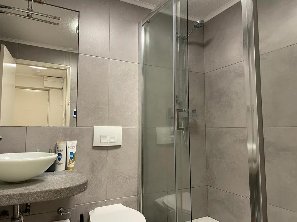 Morden Flat Close To Dlr Station With Free Parking London Bagian luar foto